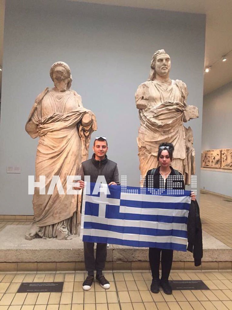 Eλληνες φοιτητές διαμαρτυρήθηκαν σηκώνοντας την ελληνική σημαία σε Βρετανικό Μουσείο και Λούβρο [εικόνες] | iefimerida.gr 5