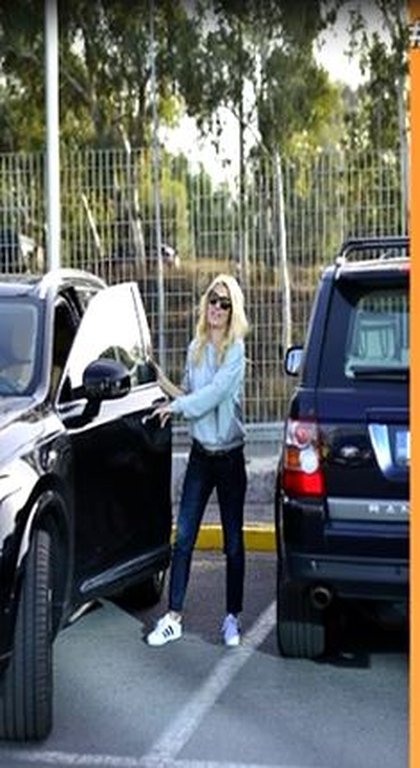 Αγνώριστη η Μενεγάκη -Με την κοιλιά έξω και αθλητικά παπούτσια [εικόνες] | iefimerida.gr 1