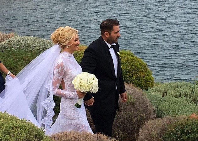 Παντρεύτηκε ο γιος της αείμνηστης Δούκισσας -Εντυπωσιακή η νύφη, σε στενό κύκλο ο γάμος [εικόνες]  | iefimerida.gr 0