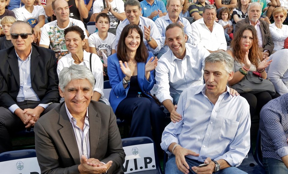 Οι καλύτεροι Ελληνες μπασκετμπολίστες το Σ/Κ πήγαν στη Γλυφάδα, στο τουρνουά 3 on 3 [εικόνες] | iefimerida.gr 3