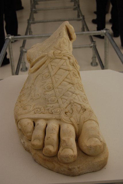 «Ελληνικό πόδι» - Η ιδιομορφία στα δάχτυλα που έγινε αισθητικό πρότυπο [εικόνες] | iefimerida.gr 1