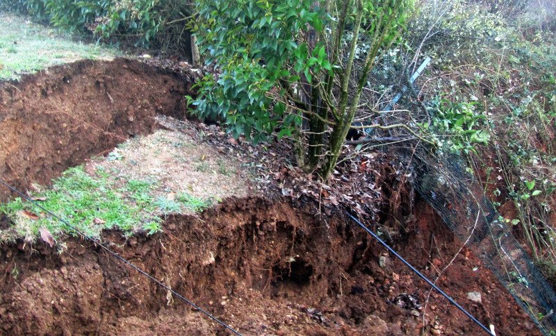 Ο σεισμός άνοιξε ρήγμα 10 μέτρων στην εθνική οδό Ιωαννίνων-Αρτας [εικόνες & βίντεο] | iefimerida.gr 3