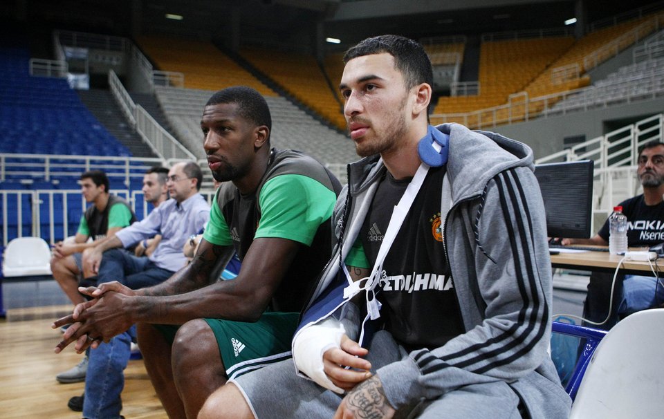 Παίκτης του Παναθηναϊκού «ξέσπασε» σε τζαμαρία - Δύο μήνες εκτός δράσης [εικόνα] | iefimerida.gr 0