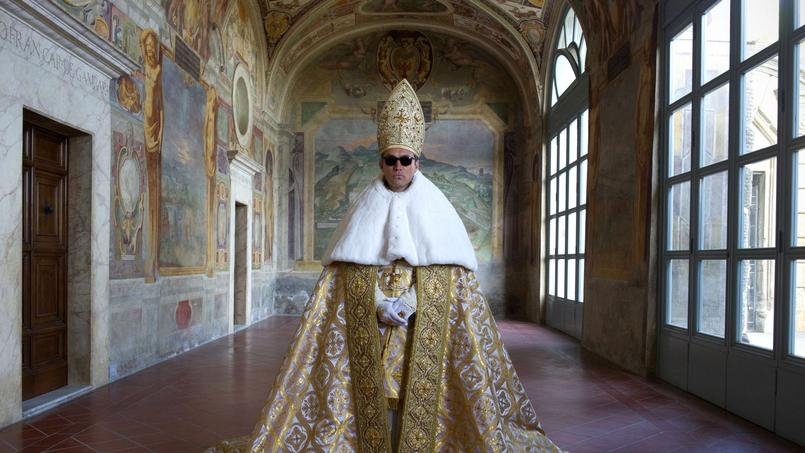 Σοκαριστικός Πάπας ο Τζουντ Λο, σε τηλεοπτική σειρά [εικόνες] | iefimerida.gr 1