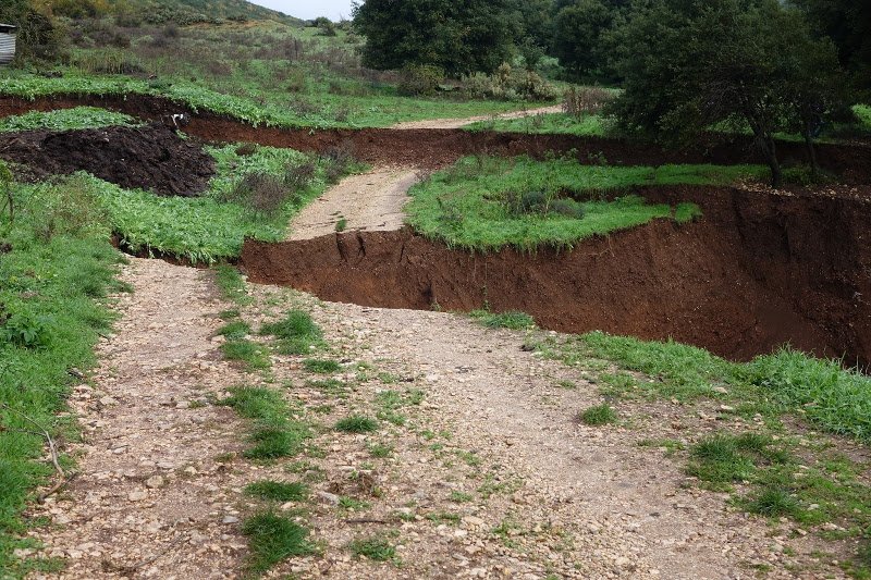 Ανοιξε η γη στα Ιωάννινα -«Τρύπα» 200 τ.μ., με βάθος πάνω από 20 μέτρα [εικόνες & βίντεο] | iefimerida.gr 4