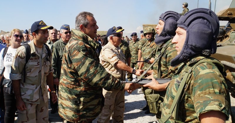 Ο Καμμένος με στολή παραλλαγής στο πεδίο βολής- Για την άσκηση Παρμενίων [εικόνες] | iefimerida.gr 1