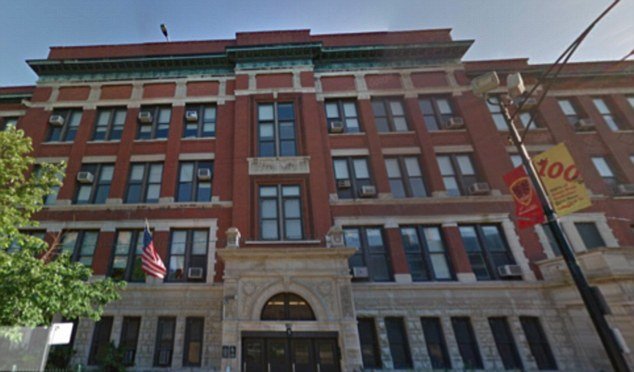 Παντρεμένη καθηγήτρια έκανε σεξ μέσα στην τάξη με δύο μαθητές της, την ίδια μέρα [εικόνες] | iefimerida.gr 3