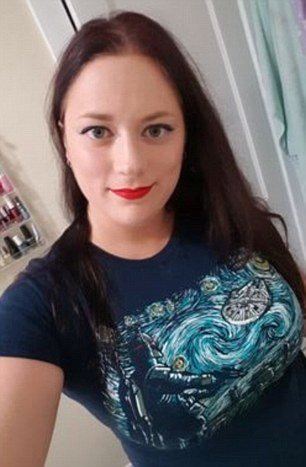 Παντρεμένη καθηγήτρια έκανε σεξ μέσα στην τάξη με δύο μαθητές της, την ίδια μέρα [εικόνες] | iefimerida.gr 2