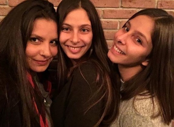 Αυτές είναι οι κούκλες κόρες της Πόπης Τσαπανίδου [εικόνες] | iefimerida.gr 0