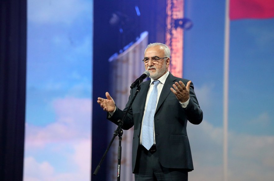 Ο Σάκης Ρουβάς μάγεψε τη Μόσχα -Χόρεψε συρτάκι στο Κρεμλίνο [εικόνες & βίντεο] | iefimerida.gr 2