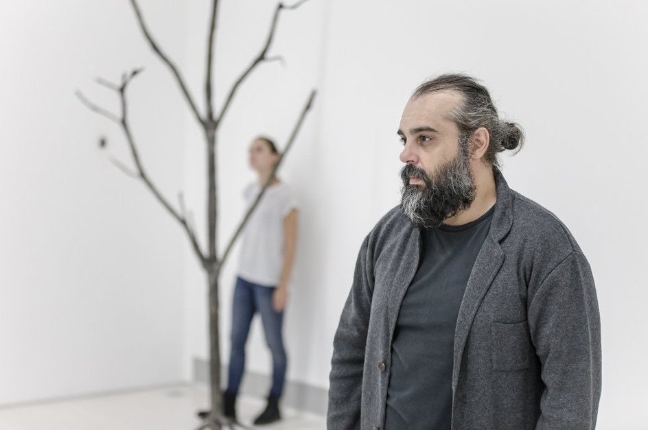 Ο Βαγγέλης Θεοδωρόπουλος ανεβάζει Λαμπεντούζα και δηλώνει: «Από αισιοδοξία κάνω θέατρο» | iefimerida.gr 2