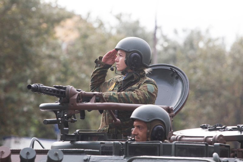 F-16, άρματα μάχης, ΟΥΚ και αλεξιπτωτιστές -Οι καλύτερες στιγμές της στρατιωτικής παρέλασης [εικόνες & βίντεο] | iefimerida.gr 3