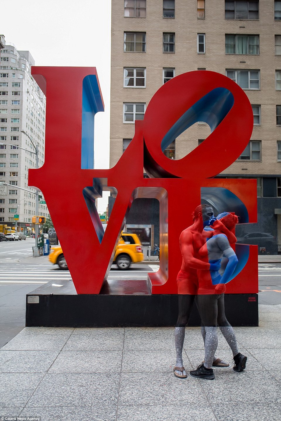 H θεά του καμουφλάζ: Καλλιτέχνις ζωγραφίζει γυμνά μοντέλα στη Νέα Υόρκη [εικόνες & βίντεο] | iefimerida.gr 3