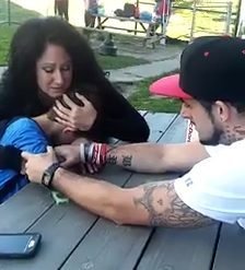 Ραγίζει καρδιές: 8χρονος μαθαίνει on camera ότι πέθανε η μαμά του [βίντεο] | iefimerida.gr 1