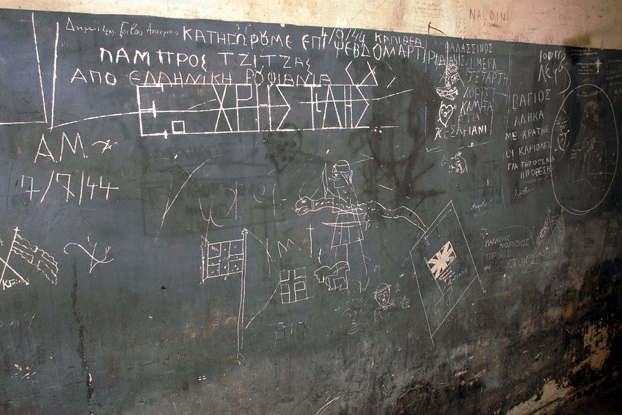 Τα υπόγεια της Κομαντατούρ στην Κοραή: Τα κελιά, τα βασανιστήρια και τα μηνύματα των κρατούμενων [εικόνες] | iefimerida.gr 1