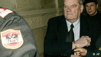 Οι αμετανόητοι αρνητές του Ολοκαυτώματος -Εβδομήντα χρόνια μετά [εικόνες] | iefimerida.gr 2