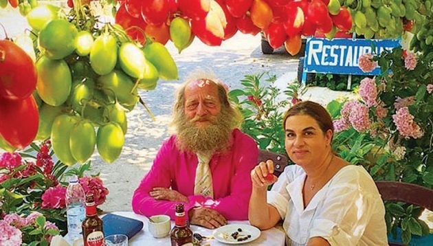 Ο «Ωνάσης της Κρήτης» - Ο ταβερνιάρης με τις 2.500 γραβάτες [εικόνες] | iefimerida.gr 1