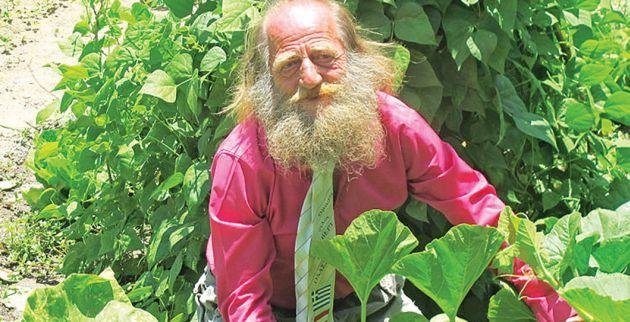 Ο «Ωνάσης της Κρήτης» - Ο ταβερνιάρης με τις 2.500 γραβάτες [εικόνες] | iefimerida.gr 0