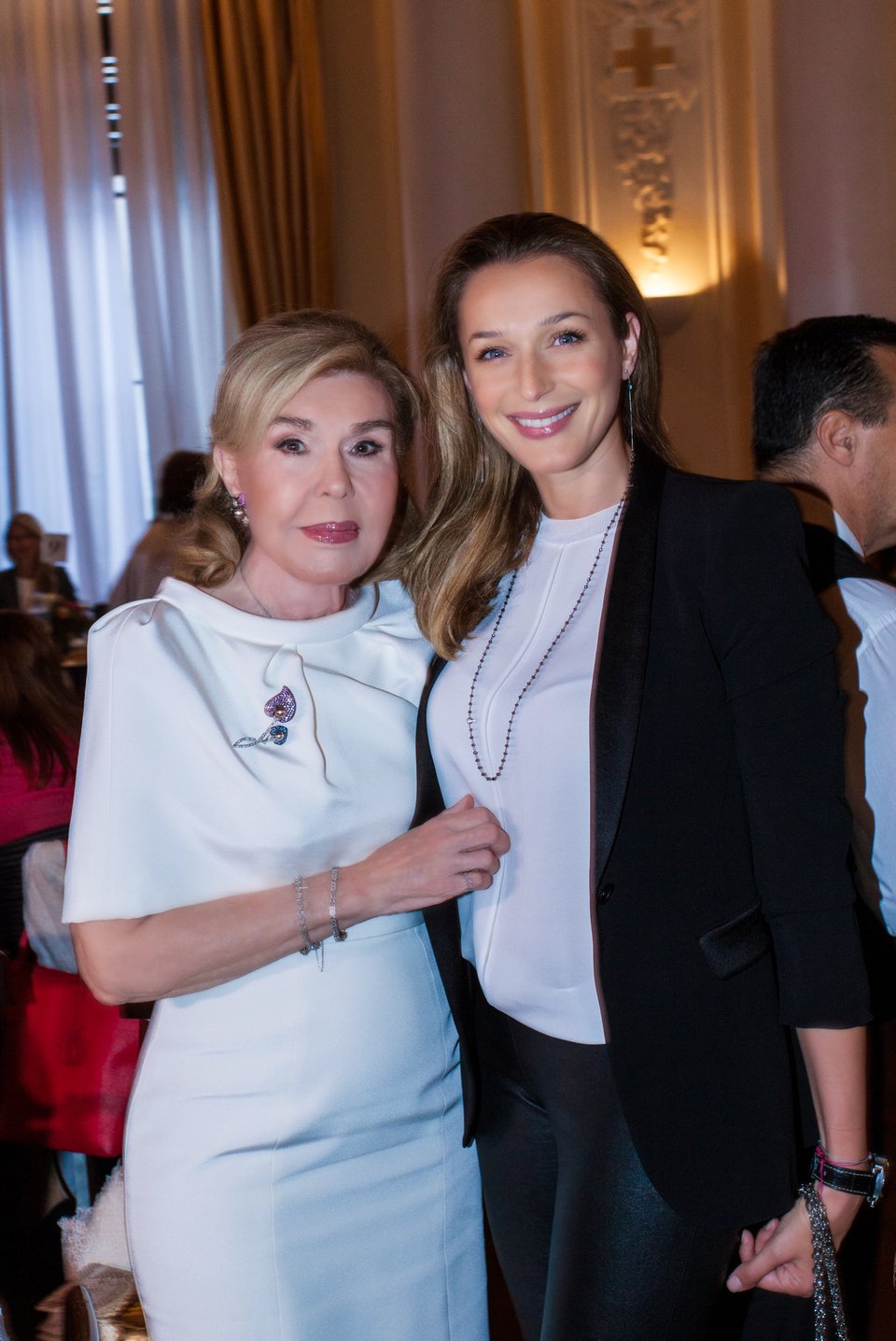 Πρώην Πρώτες Κυρίες, δημοσιογράφοι, καλλιτέχνιδες -Το event στο οποίο πήγαν 300 γνωστές Ελληνίδες κυρίες [εικόνες]  | iefimerida.gr 7