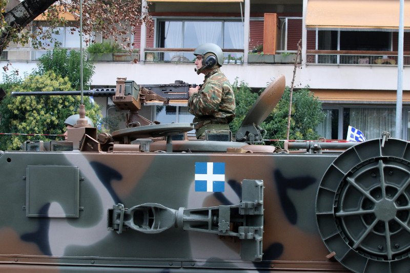 F-16, άρματα μάχης, ΟΥΚ και αλεξιπτωτιστές -Οι καλύτερες στιγμές της στρατιωτικής παρέλασης [εικόνες & βίντεο] | iefimerida.gr 15