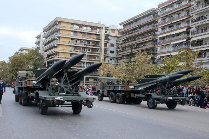 F-16, άρματα μάχης, ΟΥΚ και αλεξιπτωτιστές -Οι καλύτερες στιγμές της στρατιωτικής παρέλασης [εικόνες & βίντεο] | iefimerida.gr 13