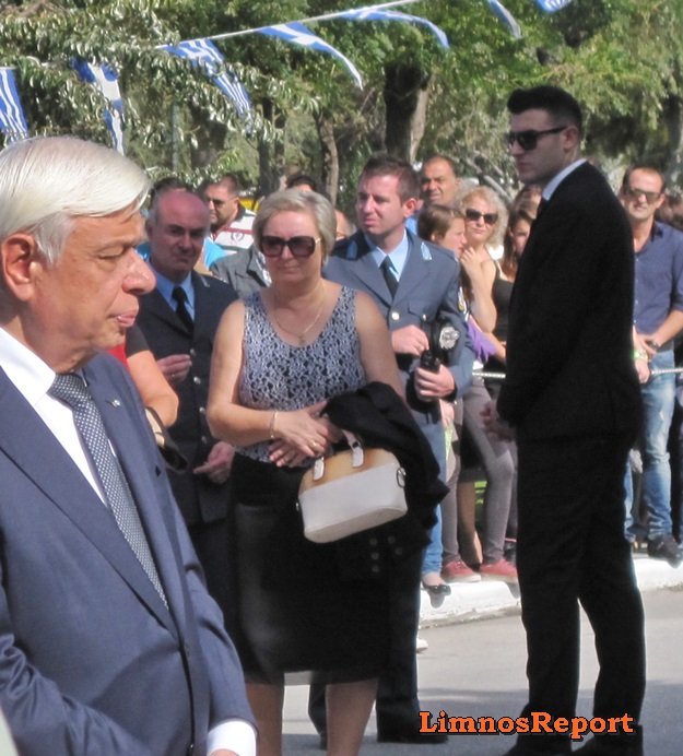 Οι εντυπωσιακοί σωματοφύλακες του Παυλόπουλου έκλεψαν τις εντυπώσεις στη Λήμνο [εικόνες] | iefimerida.gr 0