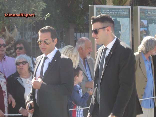 Οι εντυπωσιακοί σωματοφύλακες του Παυλόπουλου έκλεψαν τις εντυπώσεις στη Λήμνο [εικόνες] | iefimerida.gr 3