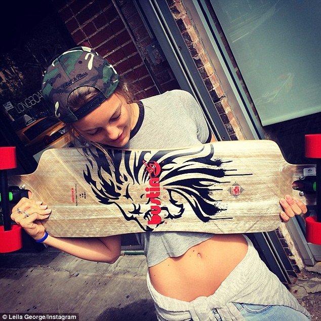 Αυτή η 24χρονη είναι το νέο αμόρε του Σον Πεν -Πιο μικρή και από την κόρη του [εικόνες] | iefimerida.gr 5