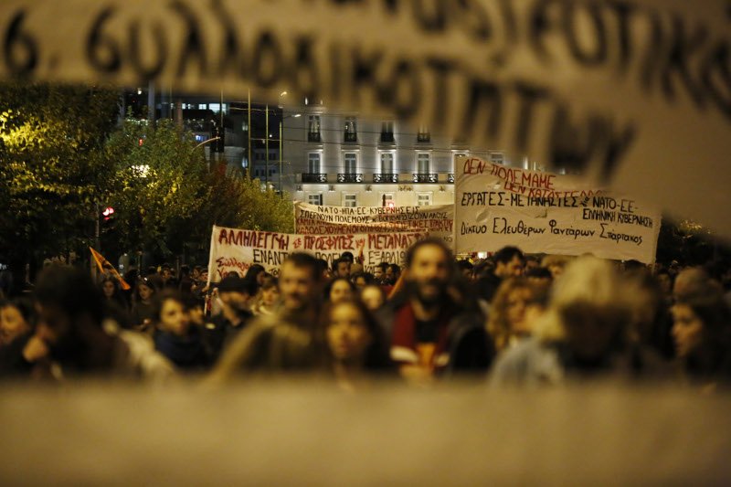 Με αντιπολεμικά συνθήματα ολοκληρώθηκε η πορεία αλληλεγγύης για τους πρόσφυγες [εικόνες] | iefimerida.gr 0