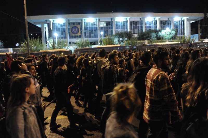 Με αντιπολεμικά συνθήματα ολοκληρώθηκε η πορεία αλληλεγγύης για τους πρόσφυγες [εικόνες] | iefimerida.gr 1