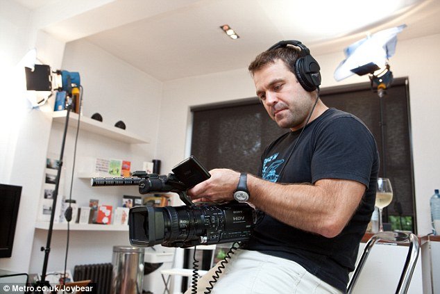  Τι πραγματικά συμβαίνει στα γυρίσματα μιας ταινίας πορνό -Δημοσιογράφος που βρέθηκε εκεί περιγράφει [εικόνες] | iefimerida.gr 4