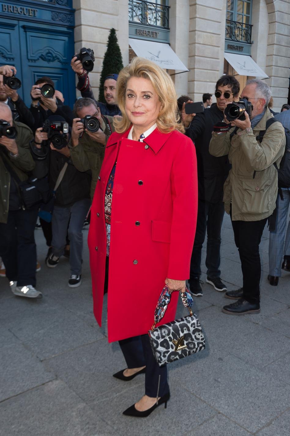 Ποιες κάθονται πάντα μπροστά στα ντεφιλέ του Παρισιού [εικόνες] | iefimerida.gr 6