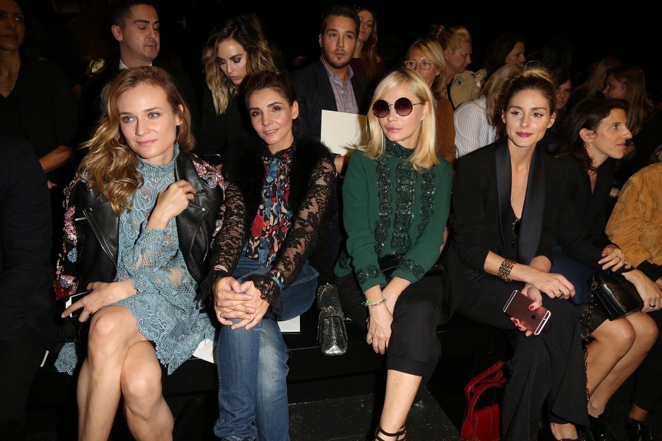 Ποιες κάθονται πάντα μπροστά στα ντεφιλέ του Παρισιού [εικόνες] | iefimerida.gr 8