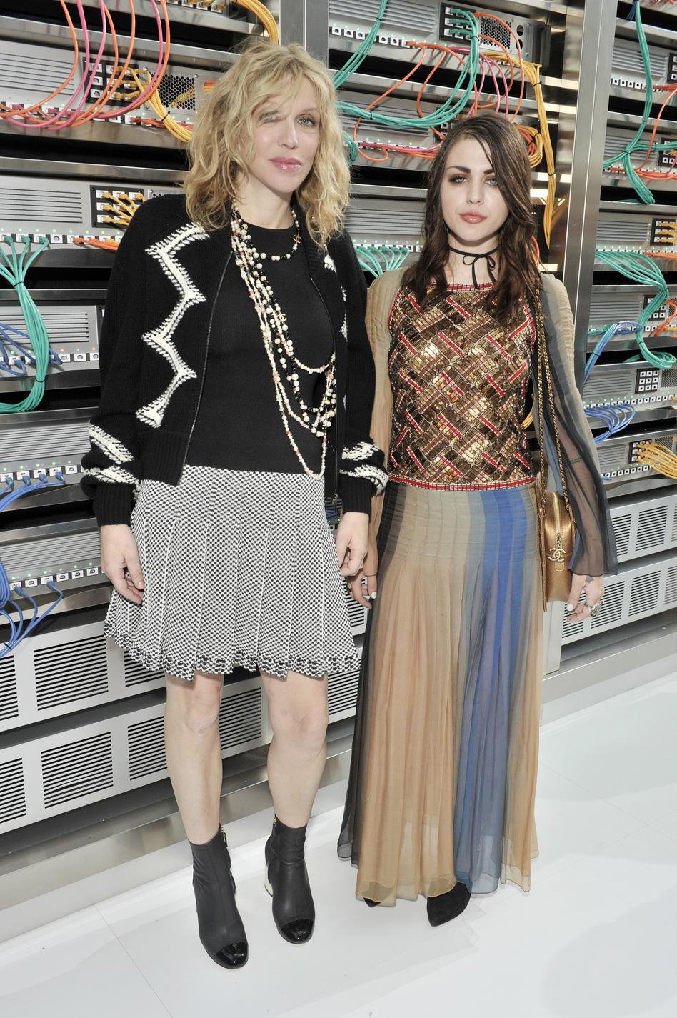 Ποιες κάθονται πάντα μπροστά στα ντεφιλέ του Παρισιού [εικόνες] | iefimerida.gr 12