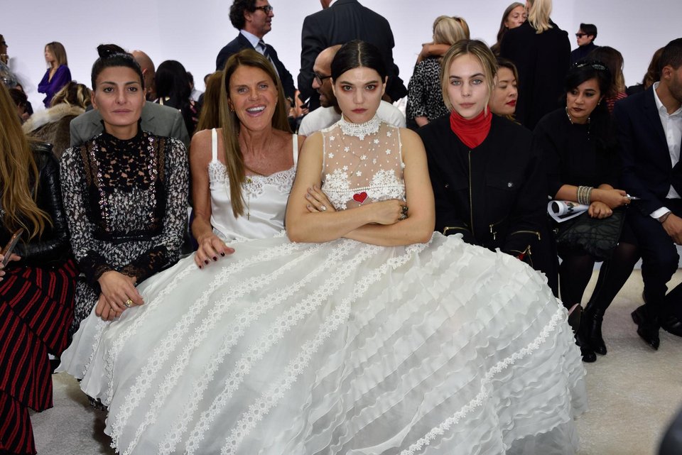 Ποιες κάθονται πάντα μπροστά στα ντεφιλέ του Παρισιού [εικόνες] | iefimerida.gr 15
