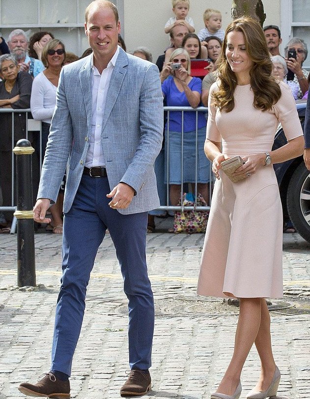 Στιλίστρια ανέλαβε τον κακοντυμένο πρίγκιπα Γουίλιαμ -«Μοιάζει με μεσίτης και όχι με μελλοντικός βασιλιάς» [εικόνες] | iefimerida.gr 1