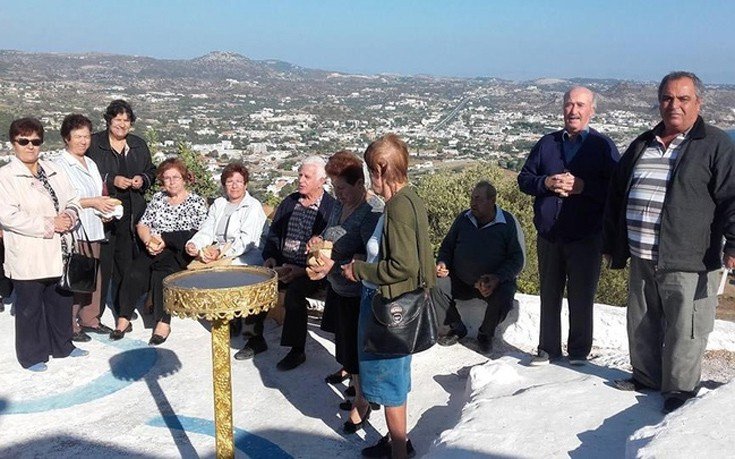 Ρόδος: Εκαναν λιτανεία για να... βρέξει -Ανησυχία για την παρατεταμένη ανομβρία [εικόνες] | iefimerida.gr 0