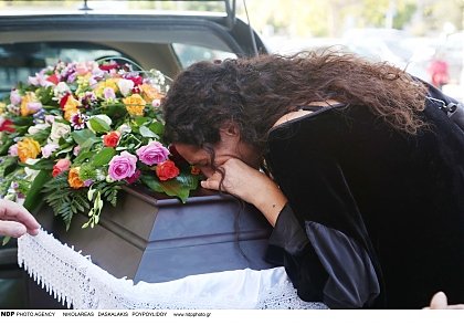 Το τελευταίο αντίο στην ηθοποιό Σοφία Ρούμπου -Συντετριμμένη η κόρη της [εικόνες] | iefimerida.gr 12