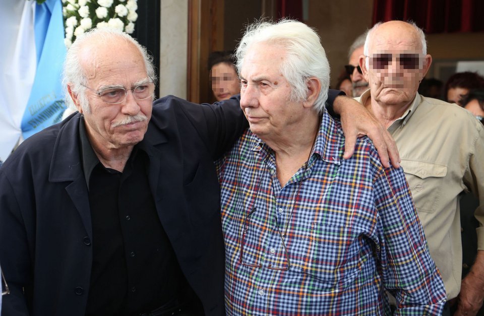 Το τελευταίο αντίο στην ηθοποιό Σοφία Ρούμπου -Συντετριμμένη η κόρη της [εικόνες] | iefimerida.gr 1