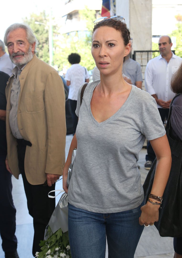 Το τελευταίο αντίο στην ηθοποιό Σοφία Ρούμπου -Συντετριμμένη η κόρη της [εικόνες] | iefimerida.gr 2