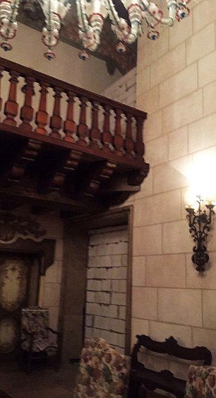 Διαζύγιο αλά ρωσικά -Χώρισαν το σπίτι τους στη μέση, κυριολεκτικά [εικόνες] | iefimerida.gr 1