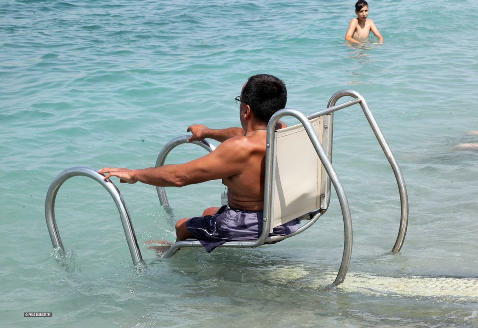 Η υποδομή για ΑμεΑ στη Γλυφάδα «άνοιξε» την παραλία για όλους τους πολίτες [εικόνες] | iefimerida.gr 3