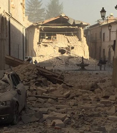 Τρόμος στην Ιταλία από τον νέο σεισμό 6,6 Ρίχτερ - 30.000 άστεγοι, 20 τραυματίες [εικόνες &amp; βίντεο] | iefimerida.gr 0