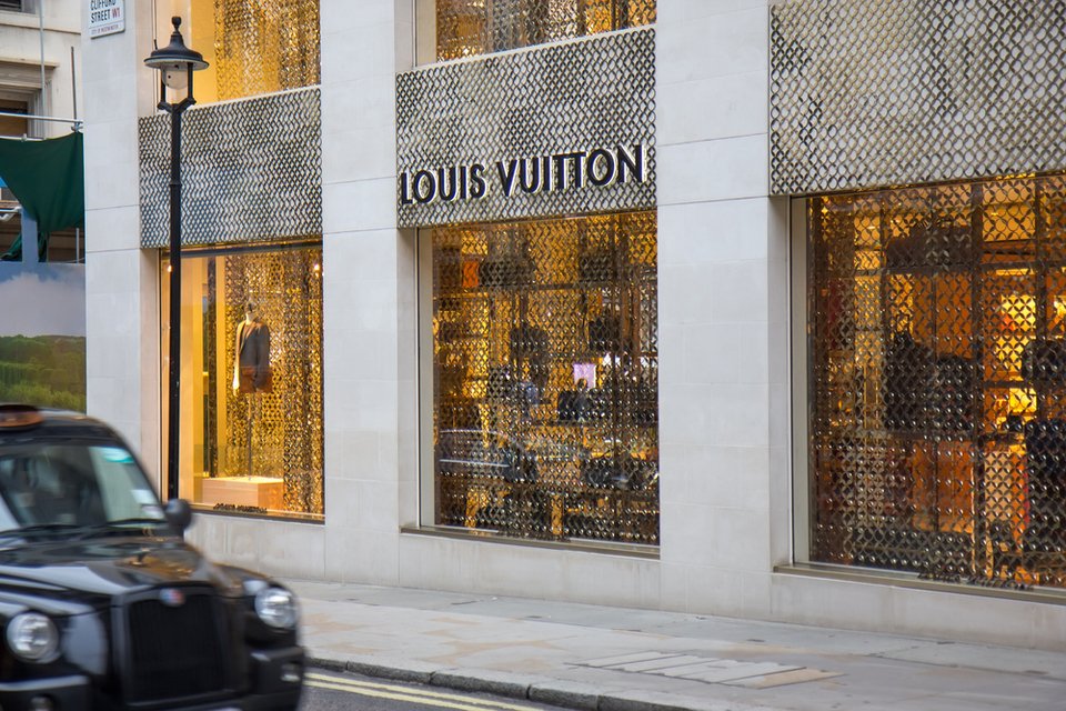 Το Brexit έριξε την τιμή των Louis Vuitton -Πόσο φθηνότερες είναι οι τσάντες στο Λονδίνο | iefimerida.gr 0