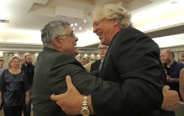 Ο Στιβ Γιατζόγλου στην αγκαλιά του Μιχαλολιάκου -Σάλος στα social media [εικόνες & βίντεο] | iefimerida.gr 0