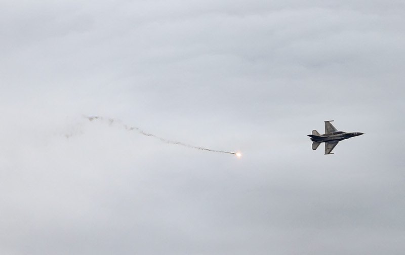 F-16, άρματα μάχης, ΟΥΚ και αλεξιπτωτιστές -Οι καλύτερες στιγμές της στρατιωτικής παρέλασης [εικόνες & βίντεο] | iefimerida.gr 7