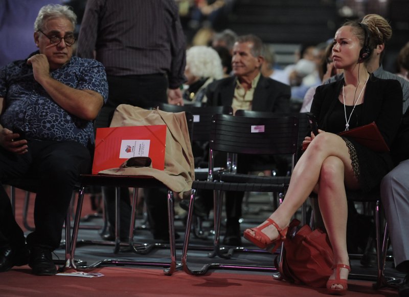 Η ξένη ξανθιά καλλονή που έκλεψε όλα τα βλέμματα στο Συνέδριο του ΣΥΡΙΖΑ [εικόνες]  | iefimerida.gr 3