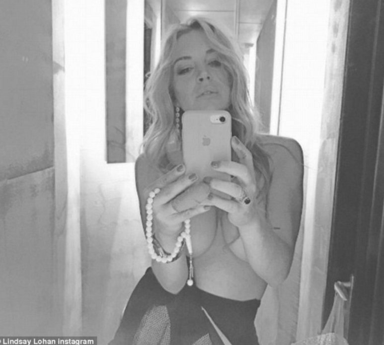 Τα «πέταξε» όλα η Λίντσεϊ Λόχαν - Στο opening κλαμπ στην Αθήνα [εικόνες] | iefimerida.gr 0