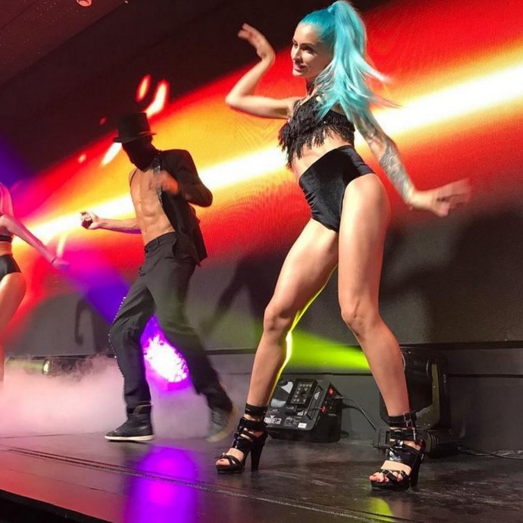 Τα «πέταξε» όλα η Λίντσεϊ Λόχαν - Στο opening κλαμπ στην Αθήνα [εικόνες] | iefimerida.gr 1