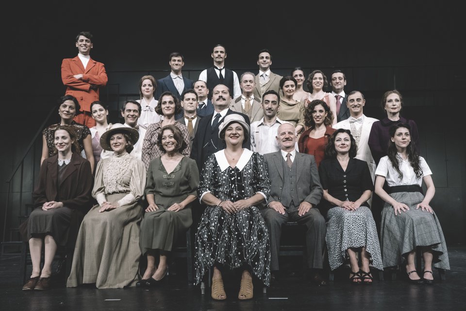 «Το τρίτο στεφάνι» του Ταχτσή στη σκηνή του ΚΘΒΕ [εικόνες] | iefimerida.gr 3